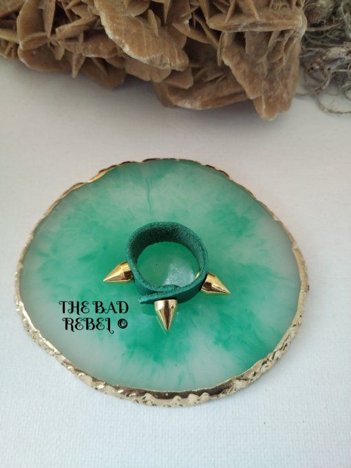Original Bague cuir Vert avec pendentif spike cone en acier inoxydable Dore T. 7.5cm Bad Rebel 