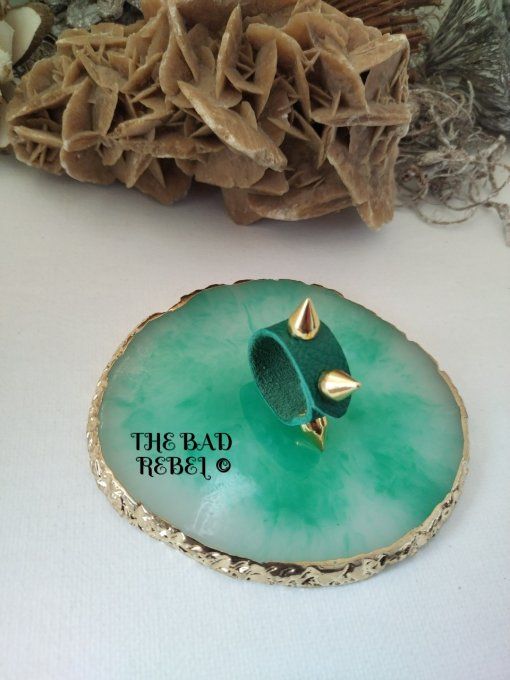 Original Bague cuir Vert avec pendentif spike cone en acier inoxydable Dore T. 7.5cm Bad Rebel 