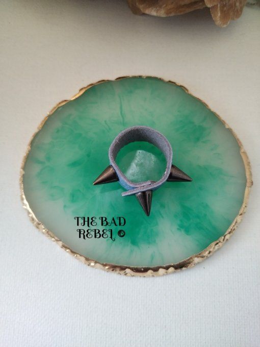Original Bague cuir bleu avec pendentif spike cone en acier inoxydable Gun Metal T. 7.5cm Bad Rebel
