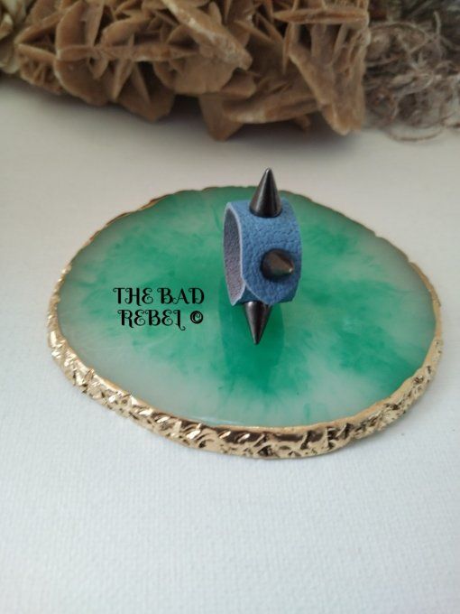 Original Bague cuir bleu avec pendentif spike cone en acier inoxydable Gun Metal T. 7.5cm Bad Rebel